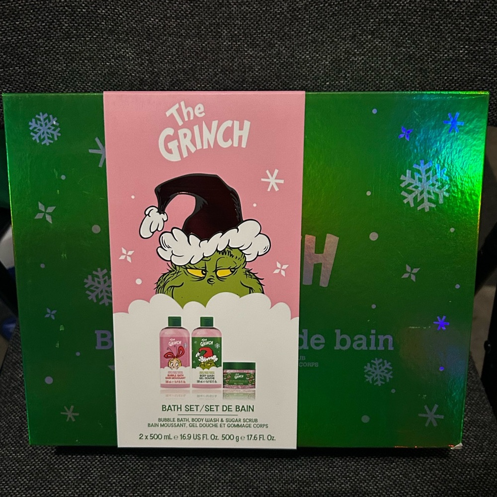 NEW 🆕 The Grinch Bath Gift Set / Bubble bath, body wash, sugar scrub, sturdy box